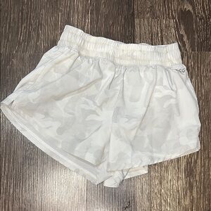 Girls white camo DSG athletic shorts size medium